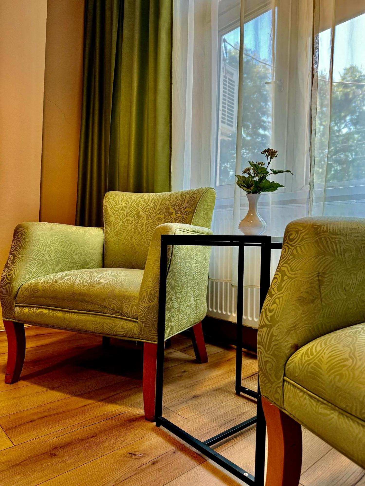 Otel роди *